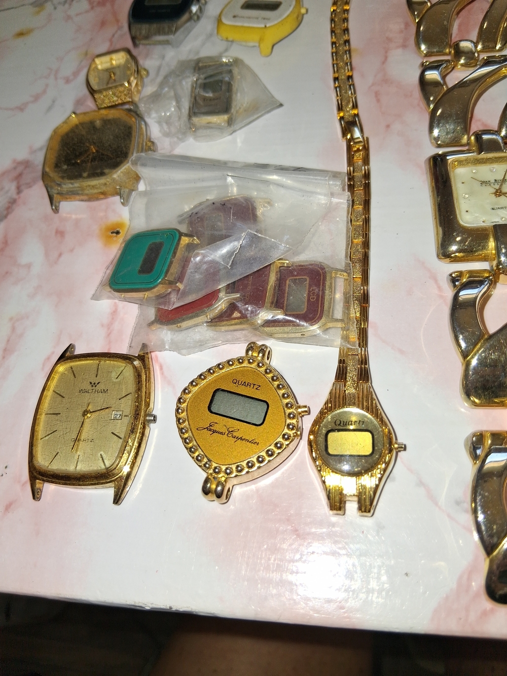 Source Unknown Gold Tone Vintage Quartz Watch Lot with Digital Faces